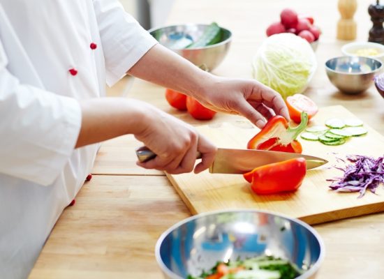 chef-cooking-salad